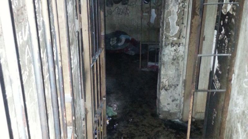 Incendiaron un colchón en el calabozo de la Comisaría Octava