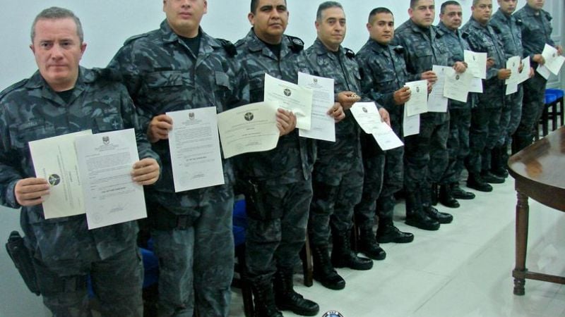 La Policía de Bolivia distinguió a efectivos del GIR Capayán