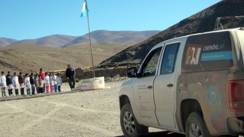 El Cine Móvil de Cultura recorre escuelas del Norte Grande de Belén