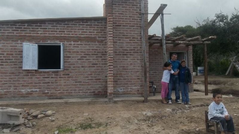 Paclín: 12 familias reciben soluciones habitacionales