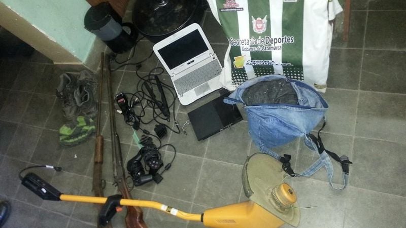 Aprehendieron a dos jóvenes y recuperan elementos robados