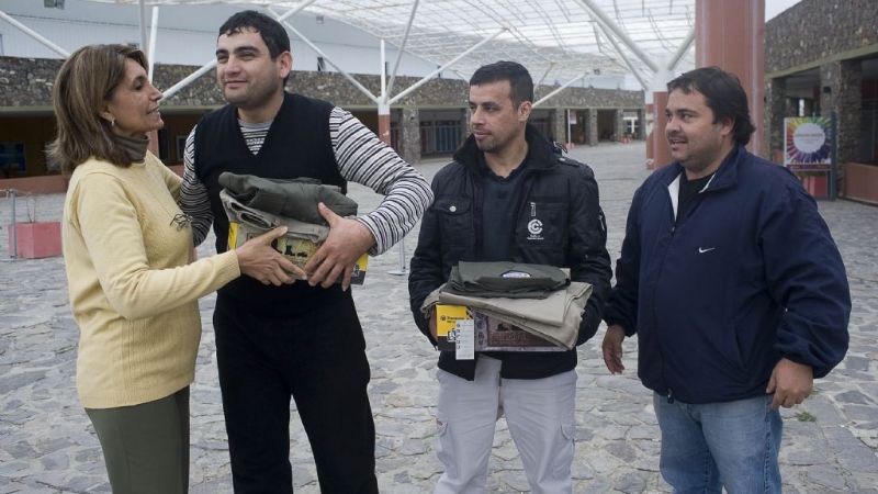 Entregaron ropa de trabajo a empleados del Predio Ferial