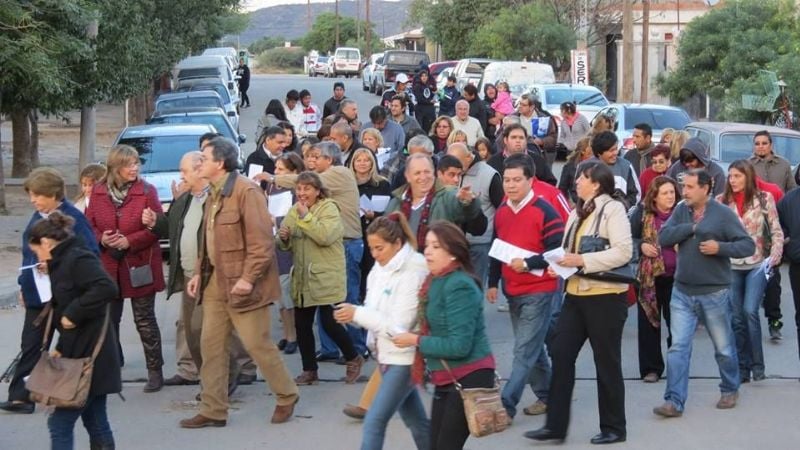 Brizuela del Moral y Castillo salieron a caminar contra Guzmán