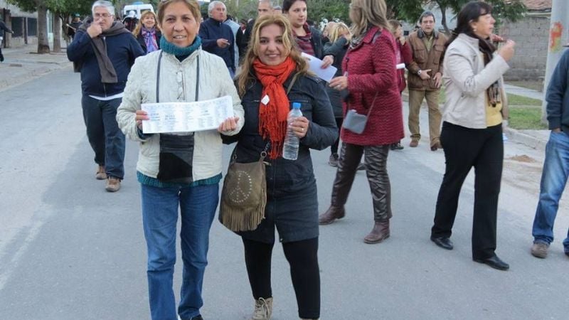 Brizuela del Moral y Castillo salieron a caminar contra Guzmán