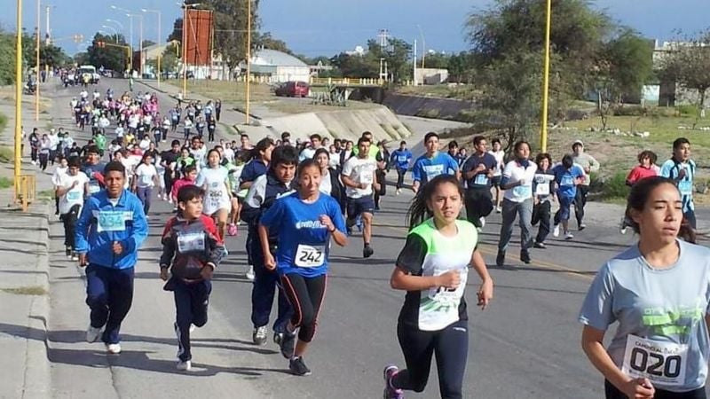 La EPET  Nro. 7 festejó corriendo por las calles