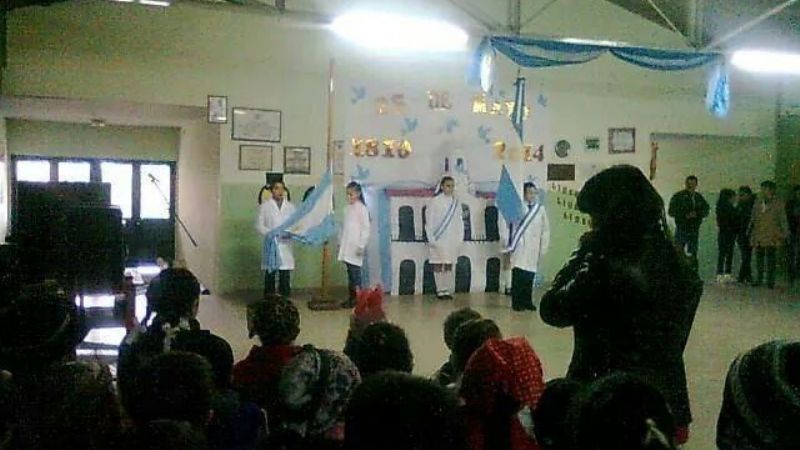 Niños de El Alto conmemoraron el 25 de Mayo