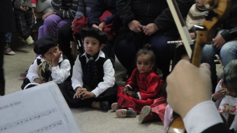 Fiesta Patria junto a vecinos del barrio Santa Marta