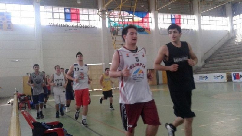 El básquet masculino se entrenó pensando en el debut