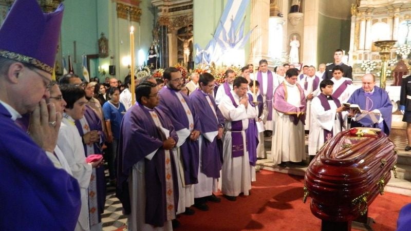 Emoción y gratitud, en la despedida de Monseñor Miani