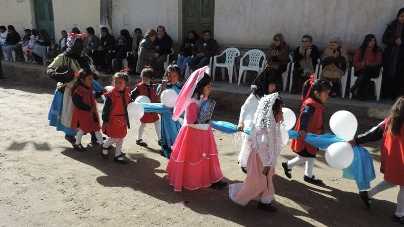 Fuerte Quemado se vistió de celeste y blanco