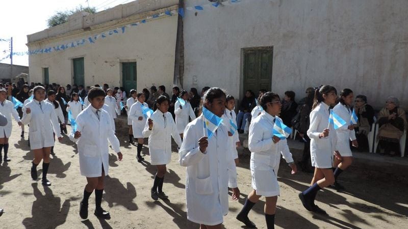 Fuerte Quemado se vistió de celeste y blanco
