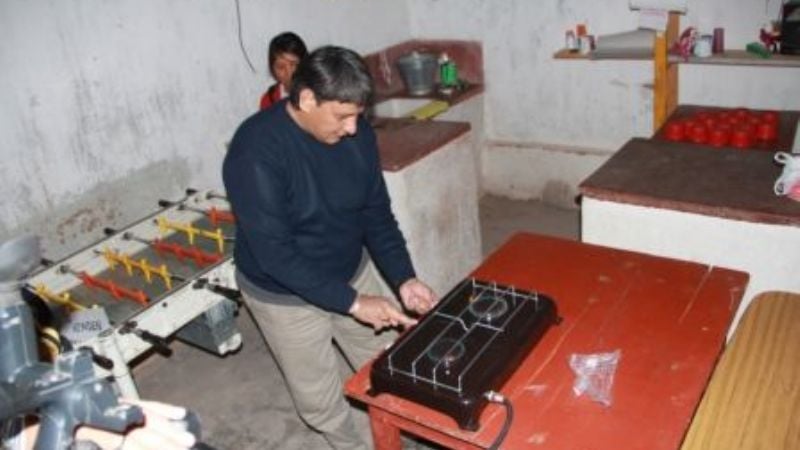 Entrega de materiales para la escuela de Toro Yaco