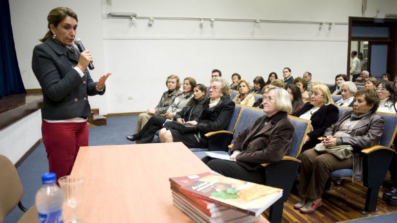 Con un homenaje a Elvira Canil, se presentó la reedición de “La Cocina Catamarqueña”
