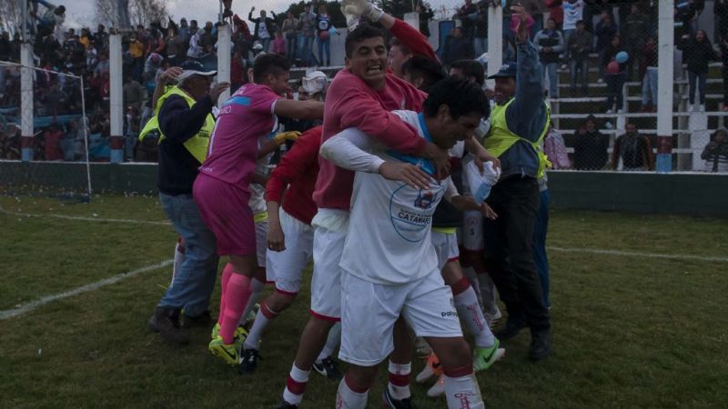 Unión Aconquija a la final, San Lorenzo eliminado