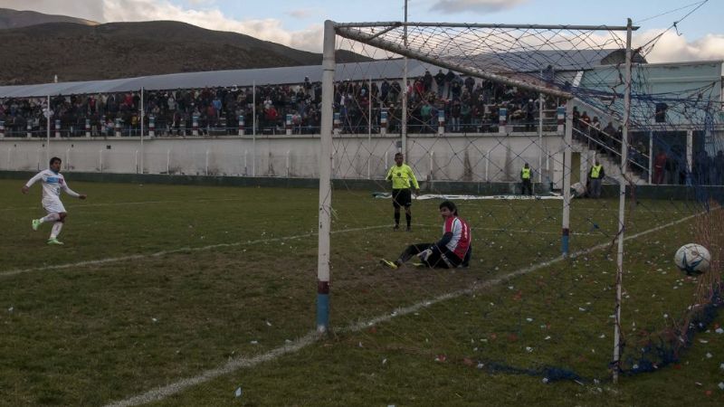 Unión Aconquija a la final, San Lorenzo eliminado
