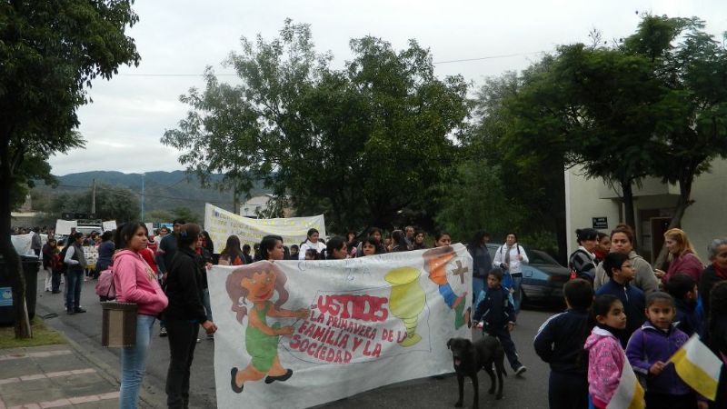 El Colegio Juan Pablo II celebró la canonización de su Patrono con una peregrinación a la Gruta