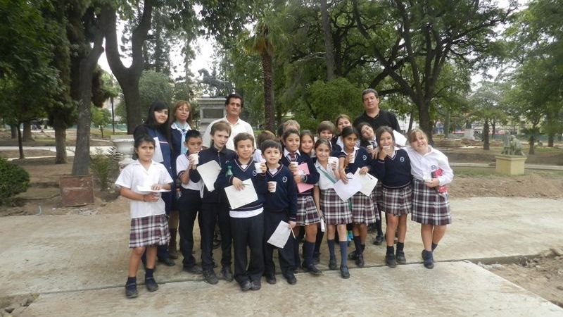 Alumnos del Instituto Pía Didoménico visitaron la Plaza 25 de Mayo