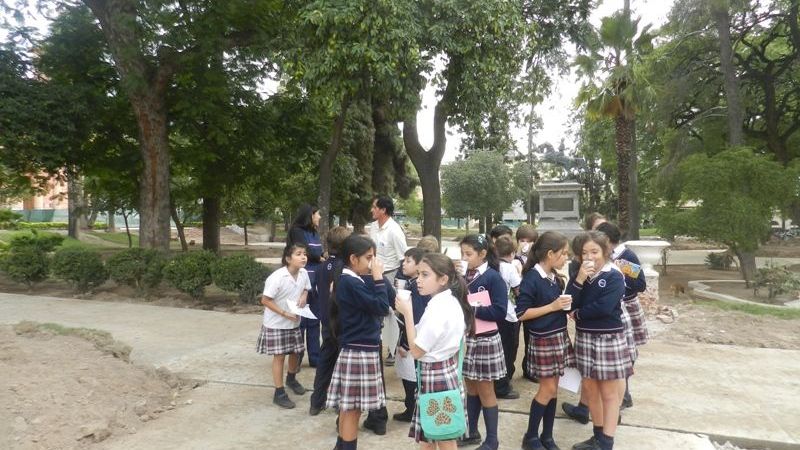 Alumnos del Instituto Pía Didoménico visitaron la Plaza 25 de Mayo