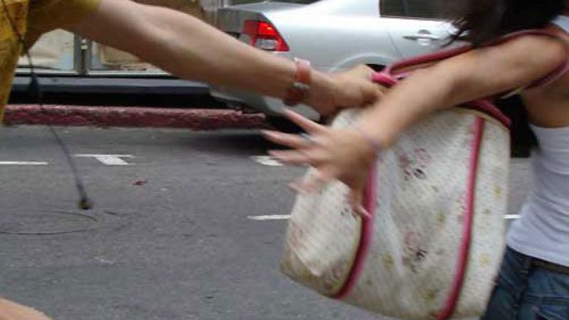 Tiene muerte cerebral una mujer que sufrió un arrebato