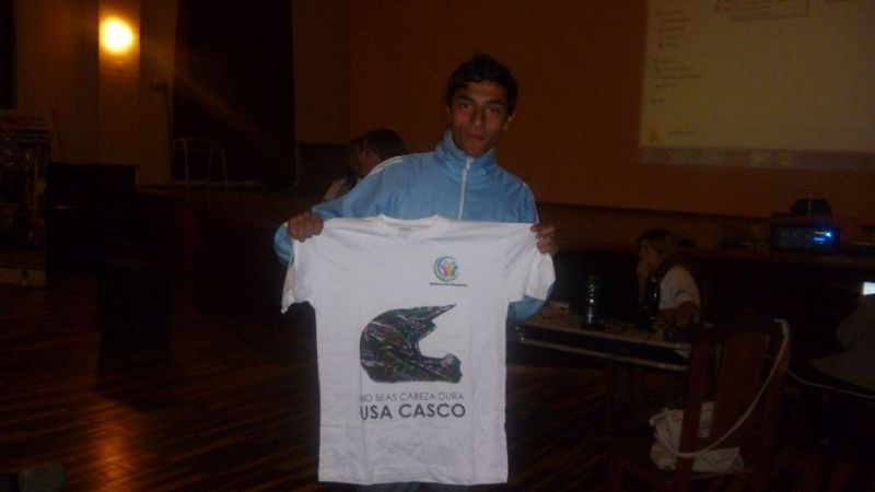 Se lanzó el proyecto del uso adecuado del casco para jóvenes escolarizados