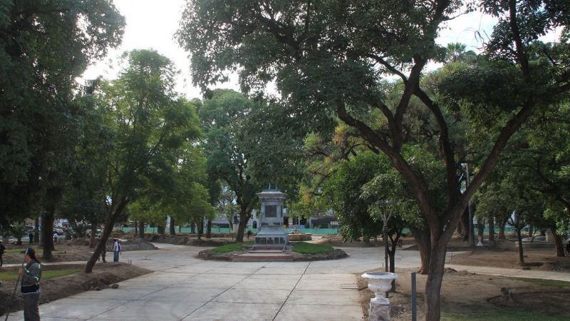 La comuna está recuperando los taludes originales de la plaza