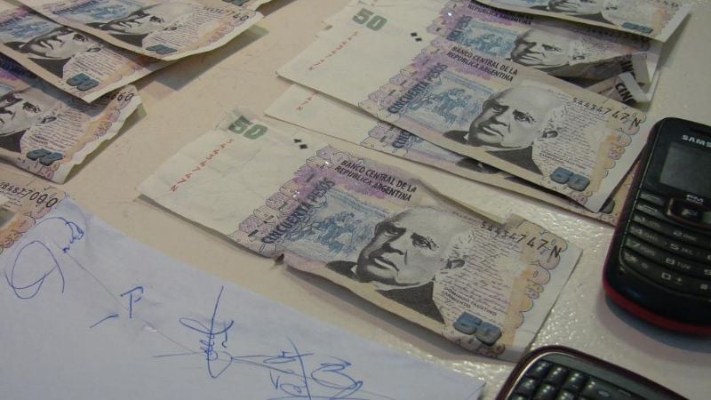 Secuestran droga y billetes falsos