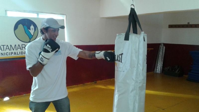 Entrega de elementos de boxeo al Club Villa Cubas