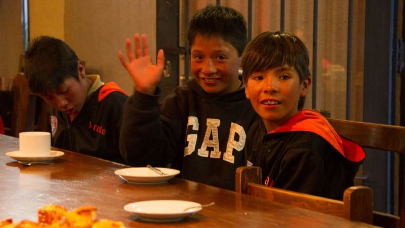 Estudiantes del Peñón recibidos por Corpacci y Barros