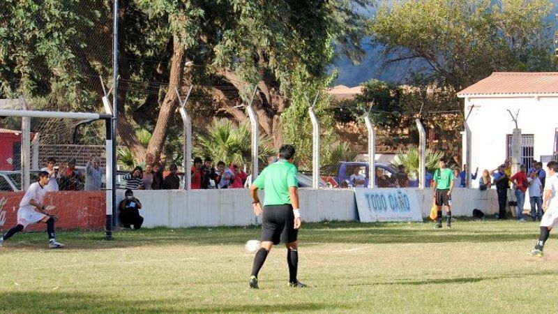 Defensores goleó al CAI y también es escolta en la “A”
