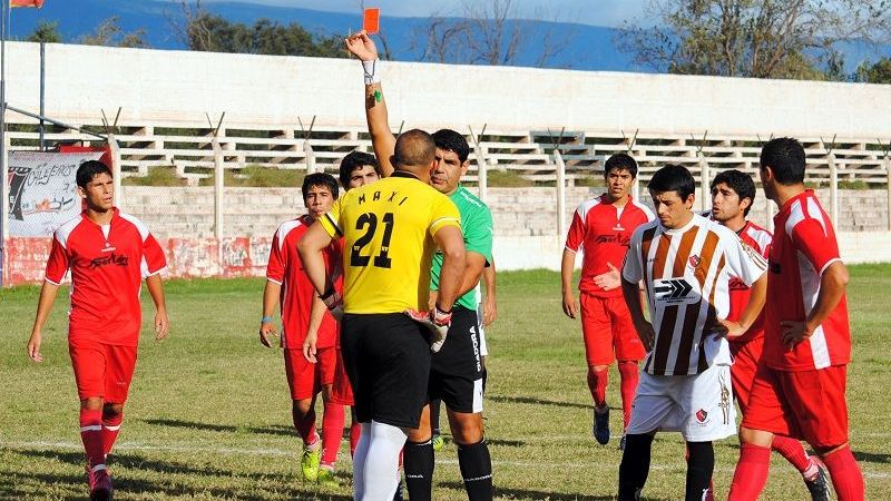 Defensores goleó al CAI y también es escolta en la “A”