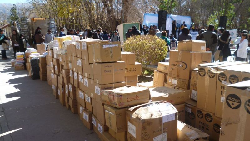 Entrega de netbooks y equipamiento para escuelas santamarianas