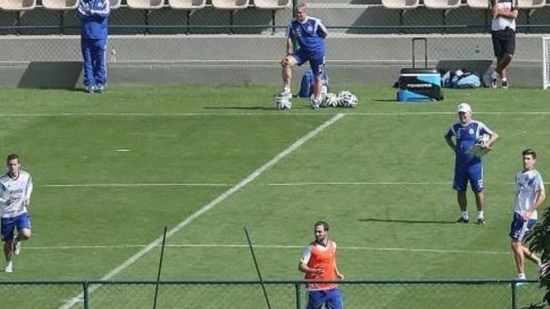 En práctica de Argentina, Higuaín jugó para los suplentes