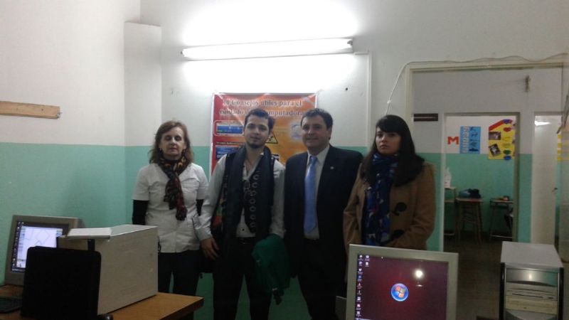 Instalan sala de informática en APANE