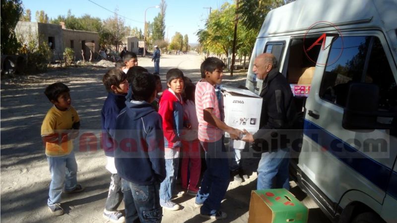Turistas solidarios cumplen el sueño a niños de Punta del Agua