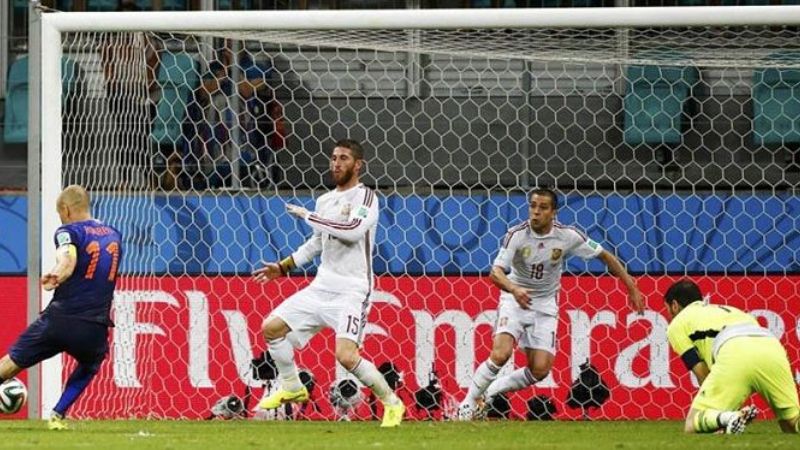 Goleada de Holanda 5-1 ante el campeón España