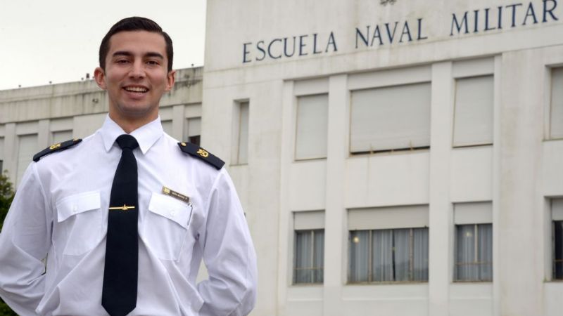 Guardiamarina catamarqueño viajó por el país y navegará en la fragata “Libertad”