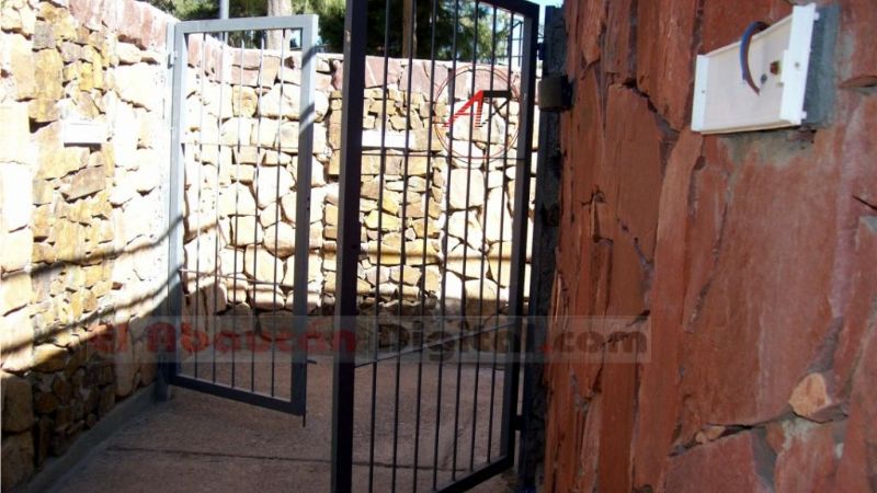 Vándalos provocan daños en baños públicos de Fiambalá