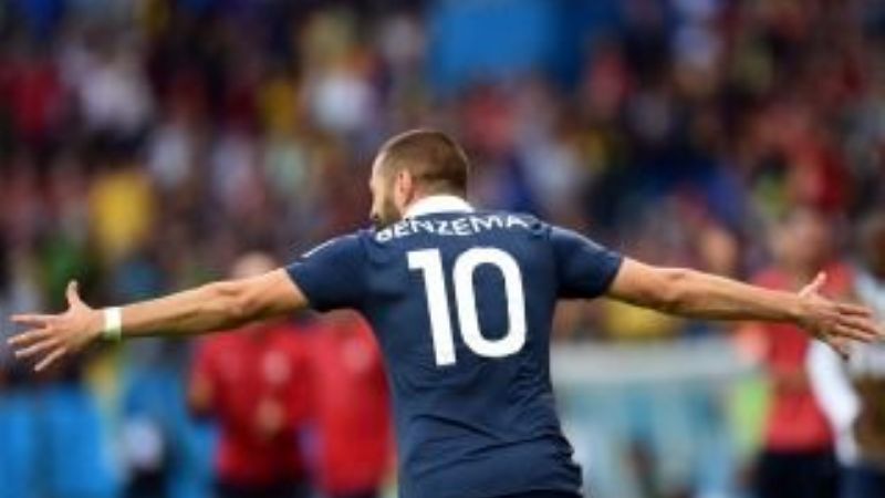 Francia goleó 3-0 a Honduras, con dos de Benzema