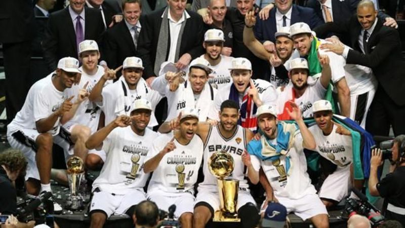 Ginóbili logró su cuarto título en la NBA con San Antonio Spurs
