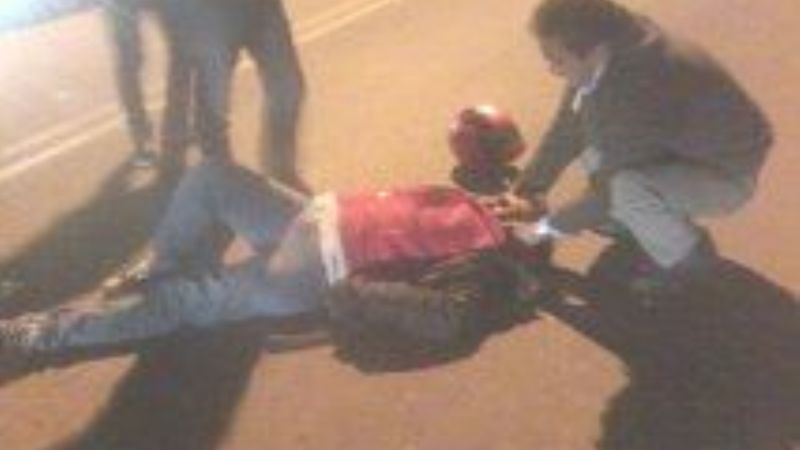 Se les cruzó un perro y mujer derrapó con menor