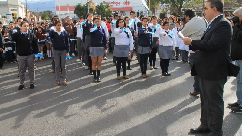 Raúl Jalil tomó juramento a alumnos de la Capital‏