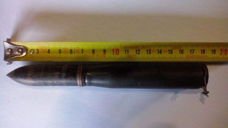 Secuestran un proyectil de artillería en una Escuela