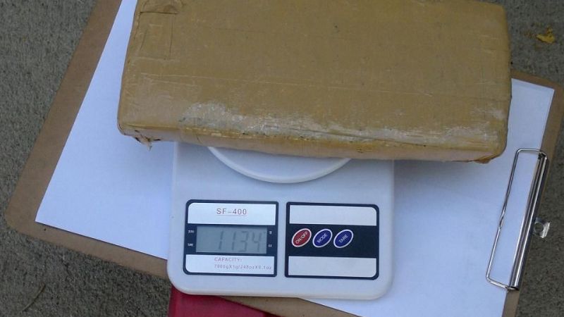 Golpeó a una mujer y cuando lo detuvieron le encontraron droga