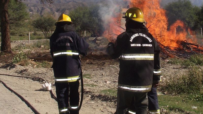 Saludo a los Bomberos Voluntarios en su día