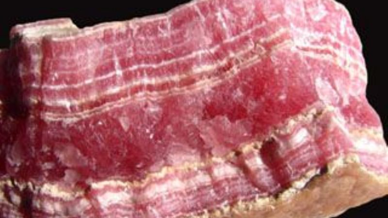 Pretendía llevar 60 kilos de rodocrosita en el avión