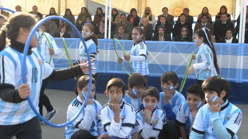 Emotivo homenaje a Belgrano en el Día de la Bandera