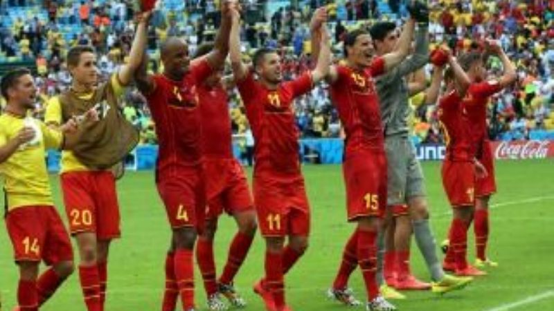 Bélgica en los 8vos. de final, y Argelia se prende