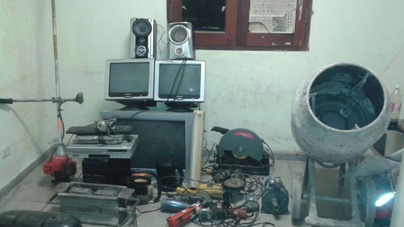 Encuentran gran cantidad de elementos robados, en un descampado