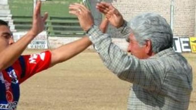 Vélez vuelve hoy con Lorenzo Córdoba como DT