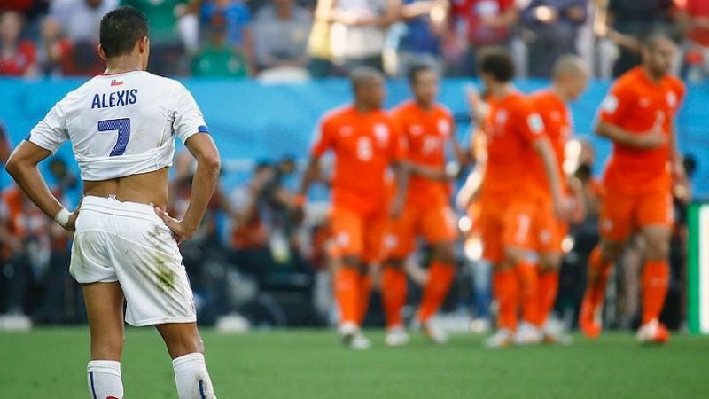 Holanda venció 2-0 a Chile y ganó el Grupo B